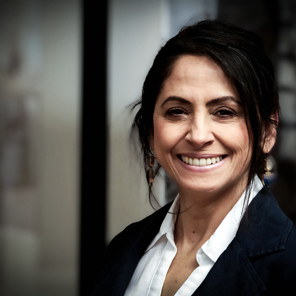 Fotoportrait von Asli Demirel, Ern&auml;hrungsberaterin und Ern&auml;hrungstherapeutin, Diet & More, Berlin.