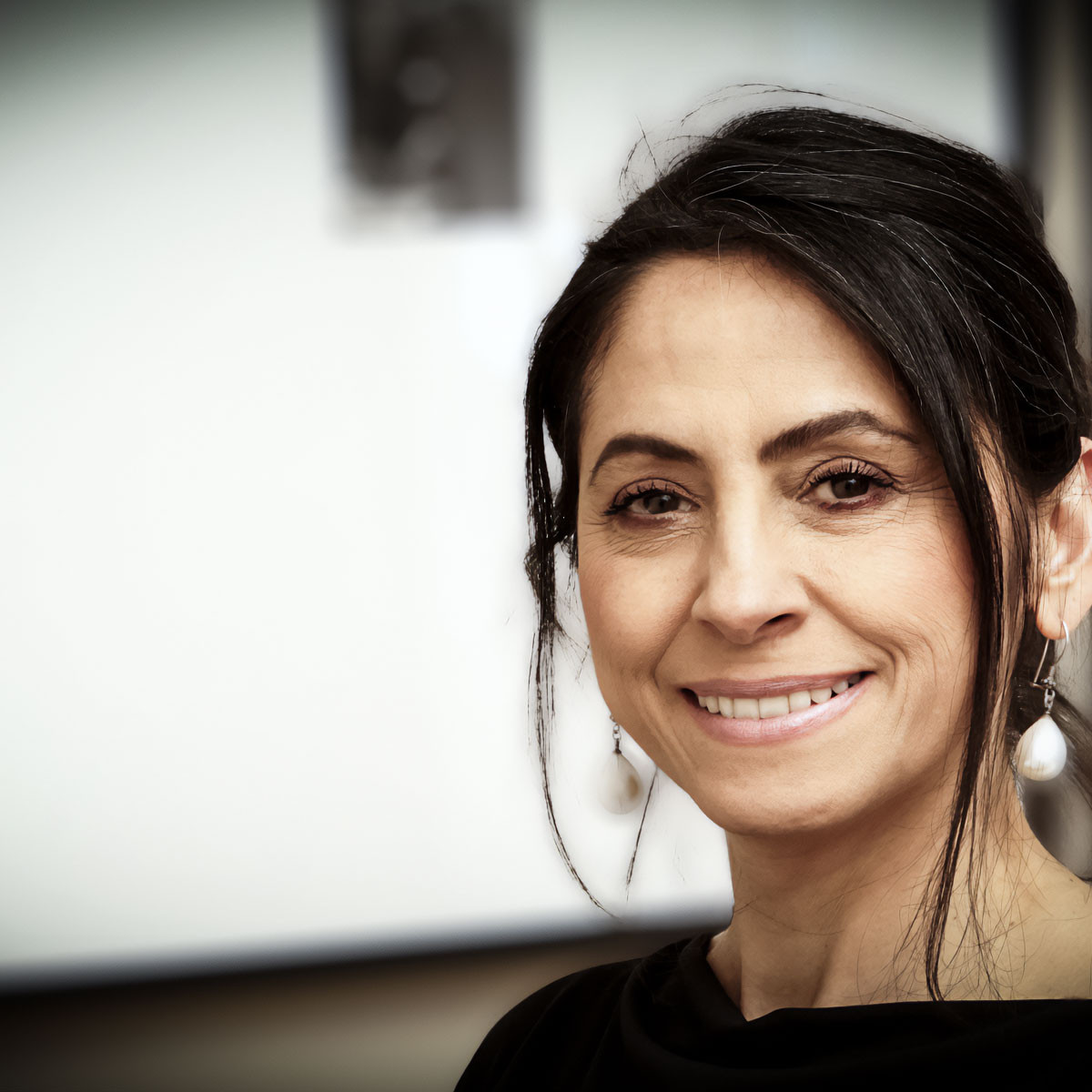 Fotoportrait von Asli Demirel, Ern&auml;hrungsberaterin und Ern&auml;hrungstherapeutin, Berlin.